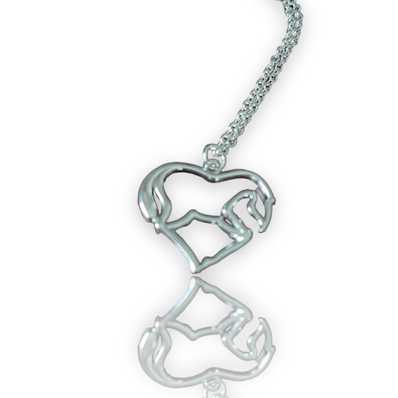 EQUESTRIAN HEART SILVERTONE NECKLACE - Picture 2 of 2